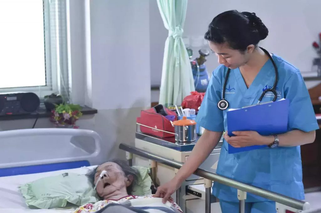 Jasa Perawat Home Care Terbaik di Indonesia